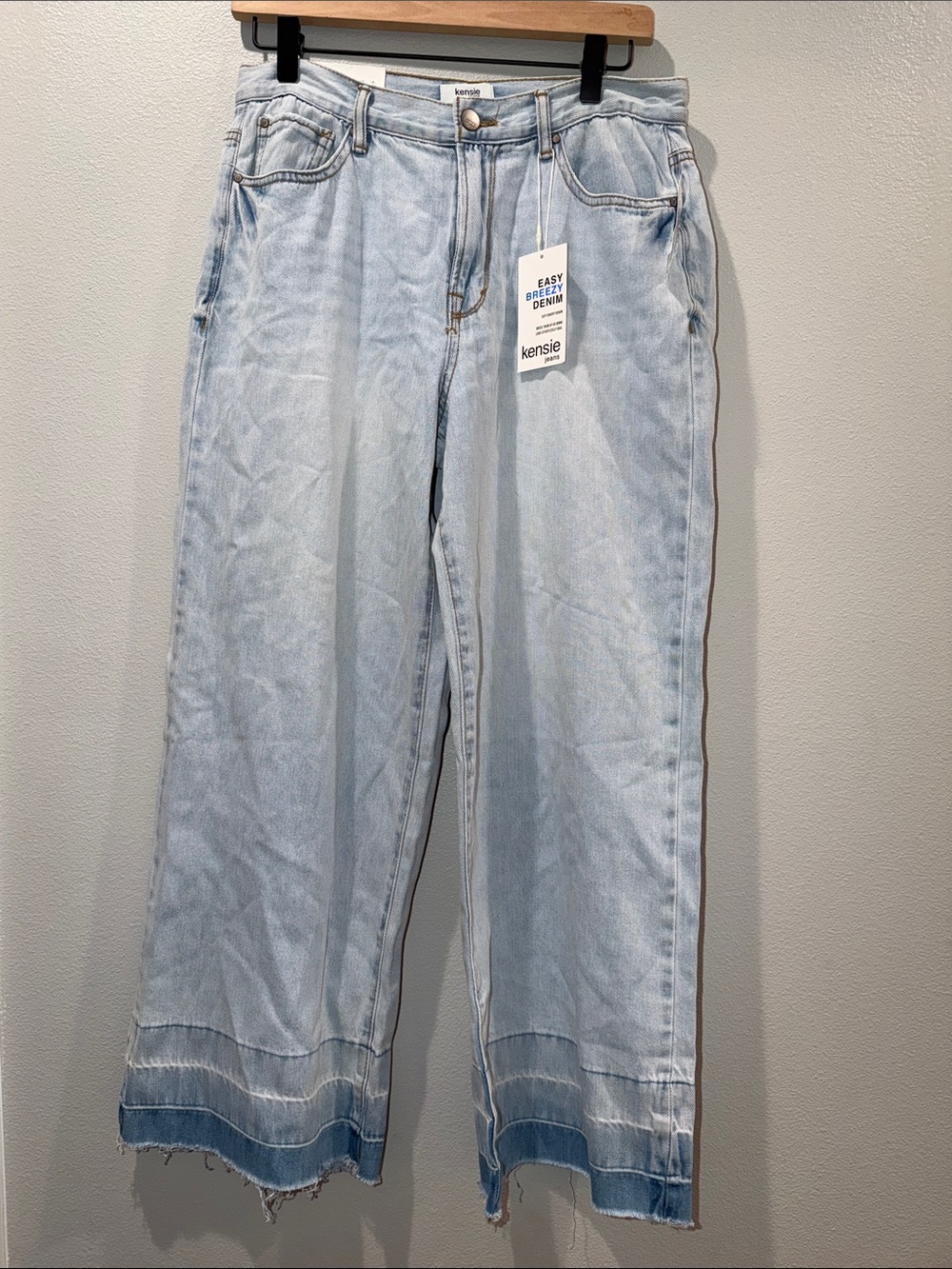 Kensie The High Rise Wide Leg Ankle Jeans with Frayed Hem Size 8 / 29 BNWT